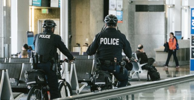 探偵と警察の違い